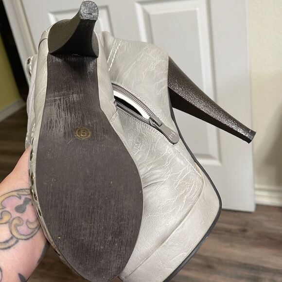 Booties   - Picture 4 of 6